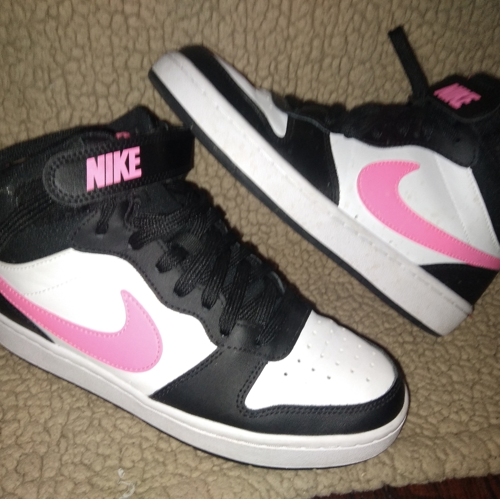 Shoes - Picture 4 of 5